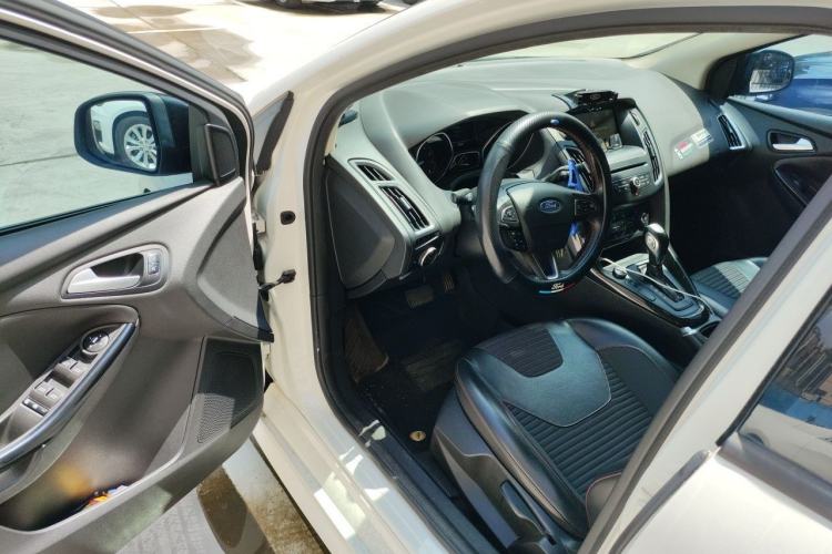 Used Ford Focus 2017 1.5T CTCC White and Black Limited Edition Driver Seat