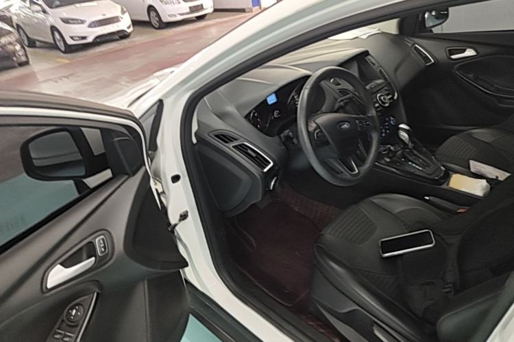 Used Ford Focus 2017 Hatchback EcoBoost 125 Automatic - Ultra-Powerful Style Edition with Smart Drive Features Driver Seat