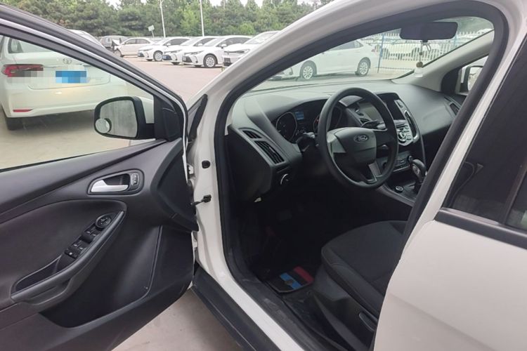Used Ford Focus 2017 Hatchback 1.6L Automatic Comfort Plus SmartDrive Edition Driver Seat
