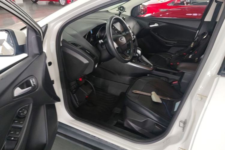 Used Ford Focus 2017 Hatchback 1.6L Automatic Comfort Plus SmartDrive Edition Driver Seat