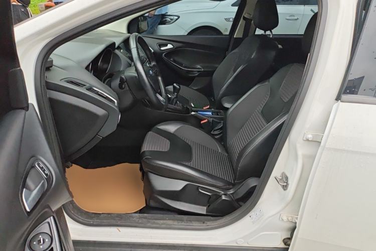 Used Ford Focus 2017 Sedan 1.6L Manual Fashion Edition Smart Drive Version Driver Seat