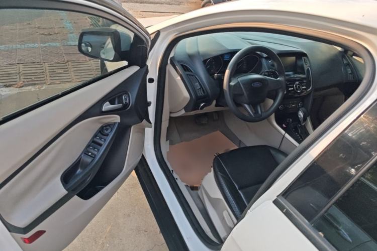 Used Ford Focus 2017 Sedan 1.6L Automatic Comfort Plus SmartDrive Edition Driver Seat