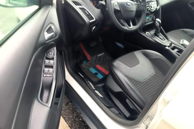 Used Ford Focus 2017 Hatchback 1.6L Automatic Fashion Edition Smart Drive Version Driver Seat