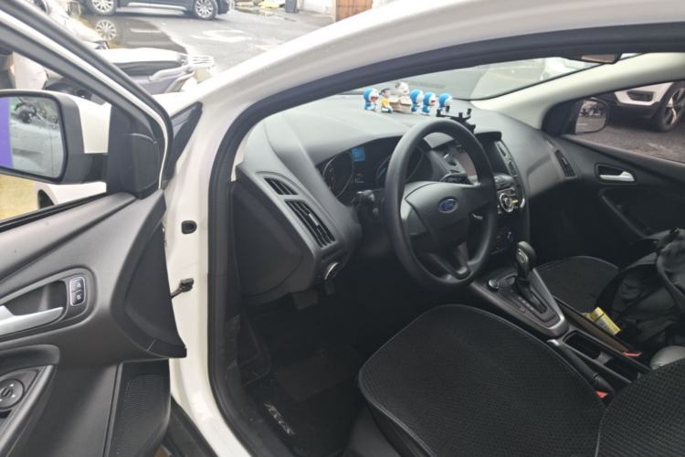 Used Ford Focus 2017 Hatchback 1.6L Automatic Comfort Plus SmartDrive Edition Driver Seat