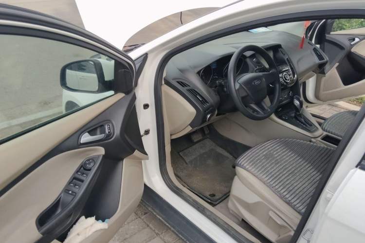 Used Ford Focus 2017 Sedan 1.6L Automatic Comfort Plus SmartDrive Edition Driver Seat