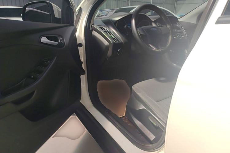 Used Ford Focus 2017 Hatchback 1.6L Automatic Comfort Plus SmartDrive Edition Driver Seat