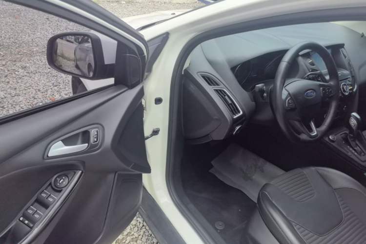 Used Ford Focus 2017 Sedan 1.6L Automatic Fashion Edition Smart Drive Version Driver Seat
