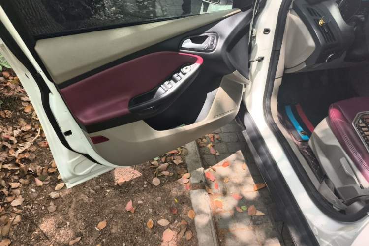 Used Ford Focus 2017 Sedan 1.6L Manual Comfort Plus SmartDrive Edition Driver Seat