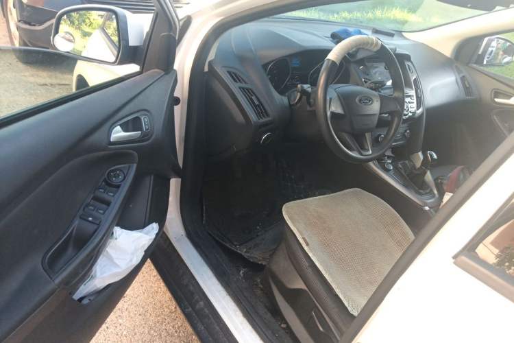 Used Ford Focus 2017 Hatchback 1.6L Manual Comfort Plus SmartDrive Edition Driver Seat