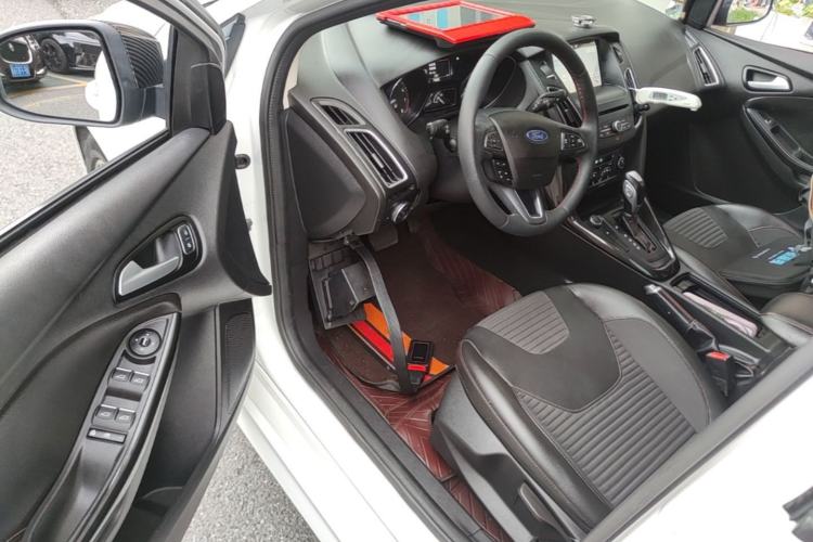 Used Ford Focus 2017 1.5T CTCC White and Black Limited Edition Driver Seat