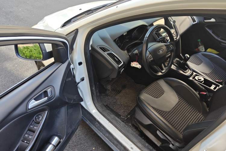 Used Ford Focus 2017 Sedan 1.6L Manual Fashion Edition Smart Drive Version Driver Seat