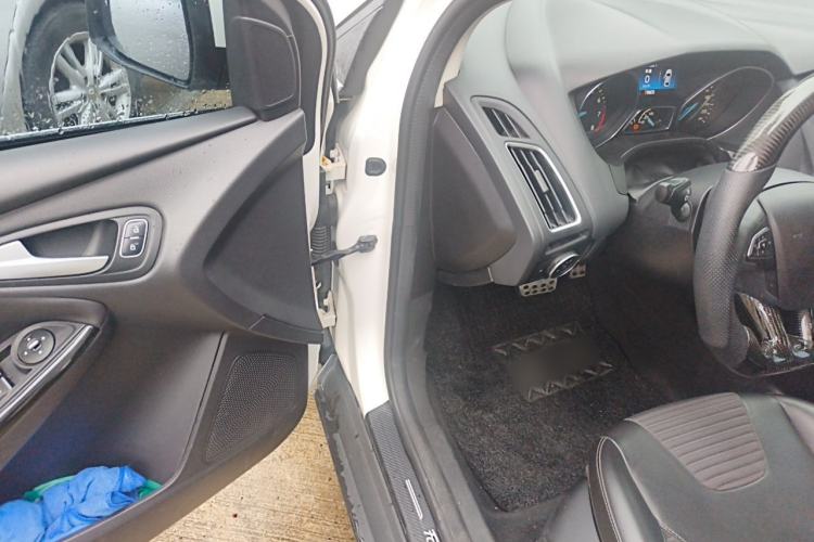 Used Ford Focus 2017 Sedan EcoBoost 180 Automatic Elite Model Driver Seat