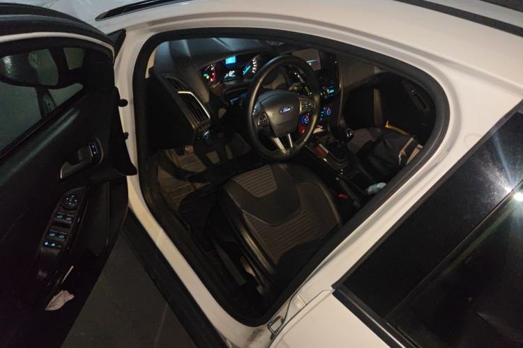 Used Ford Focus 2017 Sedan 1.6L Manual Fashion Edition Smart Drive Version Driver Seat