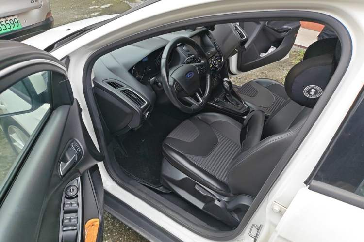 Used Ford Focus 2017 Sedan 1.6L Automatic Fashion Edition Smart Drive Version Driver Seat