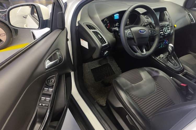 Used Ford Focus 2017 Hatchback 1.6L Automatic Fashion Edition Smart Drive Version Driver Seat