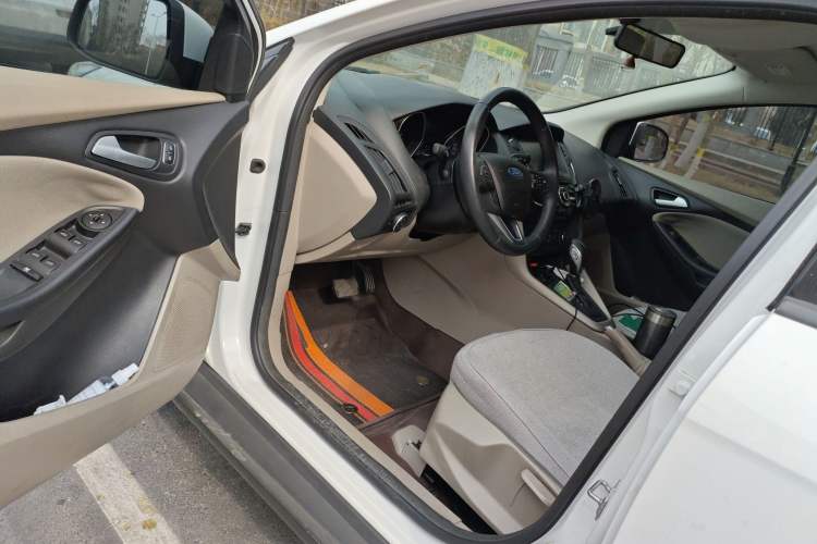 Used Ford Focus 2017 Sedan 1.6L Automatic Comfort Plus SmartDrive Edition Driver Seat