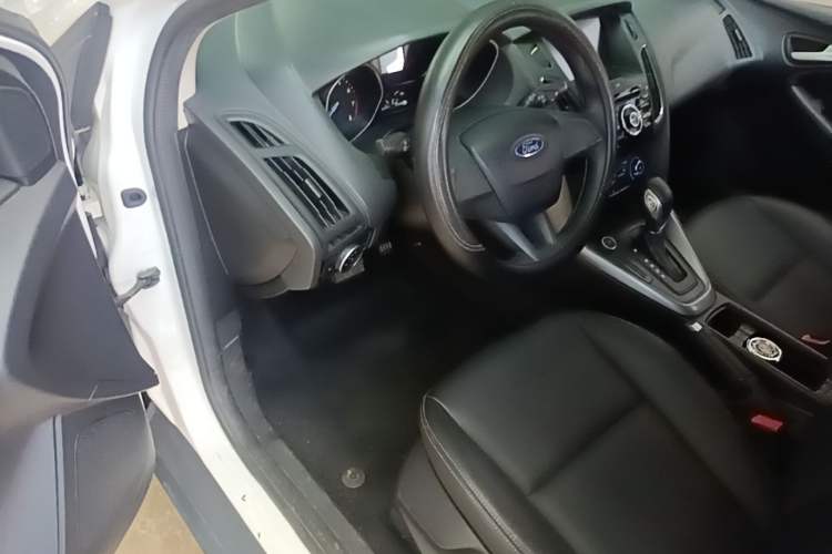 Used Ford Focus 2017 Hatchback 1.6L Automatic Comfort Plus SmartDrive Edition Driver Seat