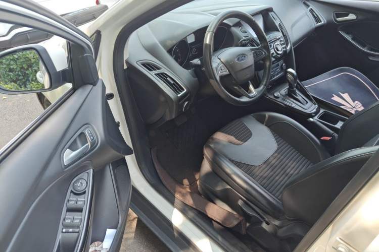 Used Ford Focus 2017 Sedan 1.6L Automatic Fashion Edition Smart Drive Version Driver Seat