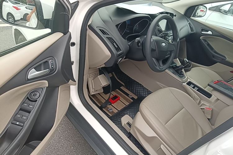 Used Ford Focus 2017 Sedan 1.6L Manual Comfort Plus SmartDrive Edition Driver Seat