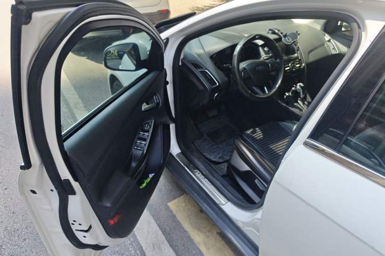 Used Ford Focus 2017 Sedan 1.6L Automatic Fashion Edition Smart Drive Version Driver Seat