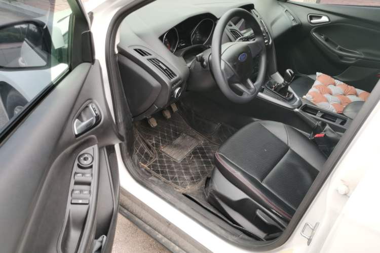 Used Ford Focus 2017 Hatchback 1.6L Manual Comfort Plus SmartDrive Edition Driver Seat