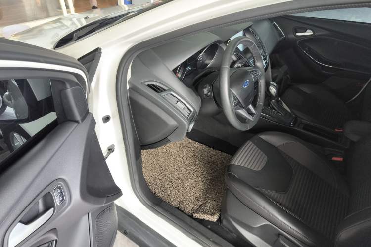 Used Ford Focus 2017 Sedan 1.6L Automatic Fashion Edition Smart Drive Version Driver Seat
