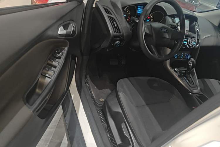 Used Ford Focus 2017 Hatchback 1.6L Automatic Comfort Plus SmartDrive Edition Driver Seat