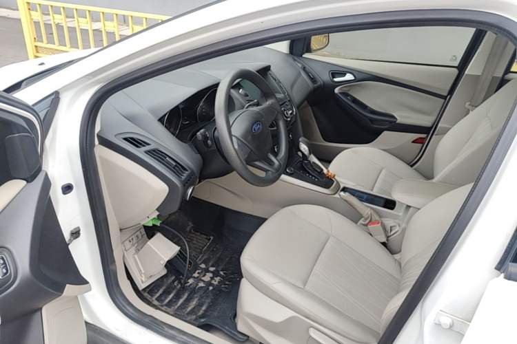 Used Ford Focus 2017 Sedan 1.6L Automatic Comfort Plus SmartDrive Edition Driver Seat