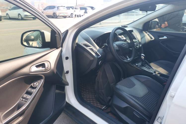 Used Ford Focus 2017 Sedan 1.6L Automatic Fashion Edition Smart Drive Version Driver Seat