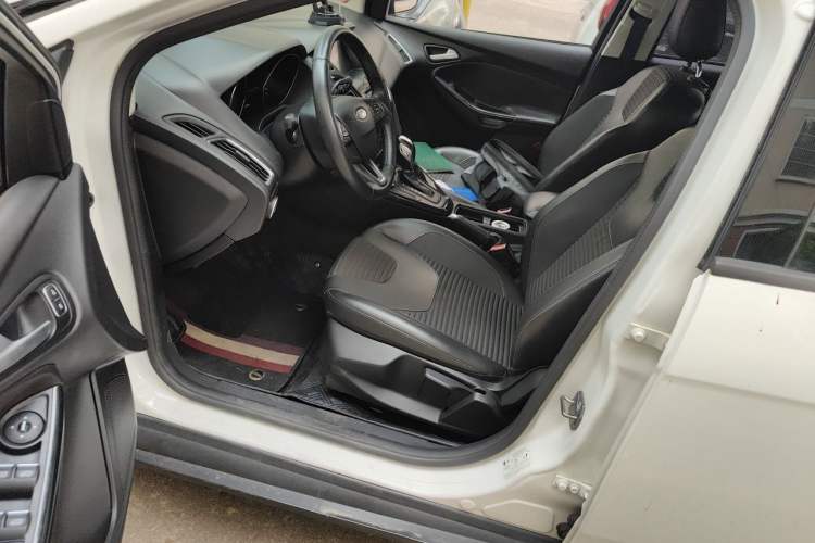 Used Ford Focus 2017 Sedan 1.6L Automatic Fashion Edition Smart Drive Version Driver Seat