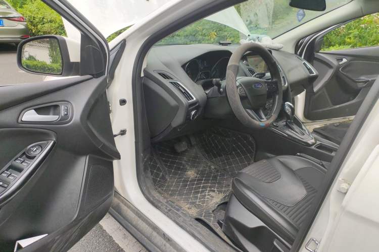 Used Ford Focus 2017 Sedan EcoBoost 180 Automatic Elite Model Driver Seat