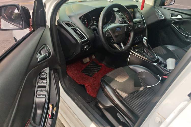 Used Ford Focus 2017 1.5T CTCC White and Black Limited Edition Driver Seat