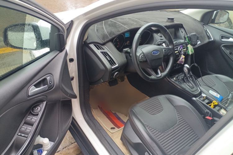 Used Ford Focus 2017 Hatchback EcoBoost 125 Automatic - Ultra-Powerful Style Edition with Smart Drive Features Driver Seat