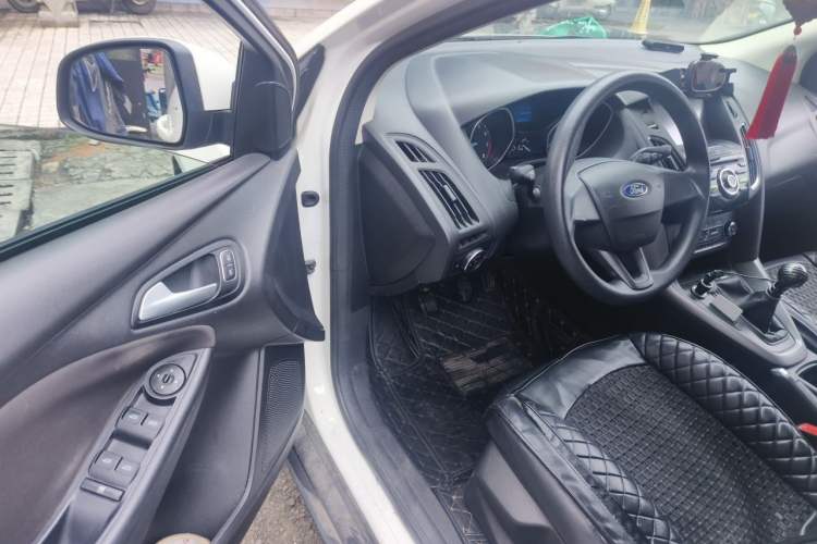 Used Ford Focus 2017 Hatchback 1.6L Manual Comfort Plus SmartDrive Edition Driver Seat