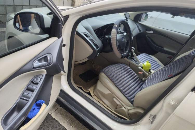 Used Ford Focus 2017 Sedan 1.6L Automatic Comfort Plus SmartDrive Edition Driver Seat