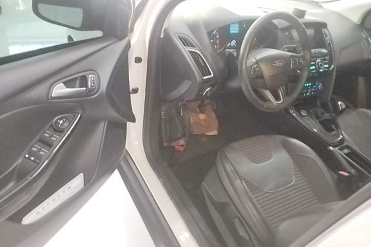 Used Ford Focus 2017 Sedan 1.6L Manual Fashion Edition Smart Drive Version Driver Seat