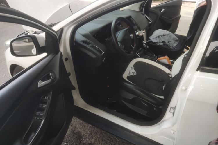 Used Ford Focus 2017 Hatchback EcoBoost 125 Automatic - Ultra-Powerful Style Edition with Smart Drive Features Driver Seat