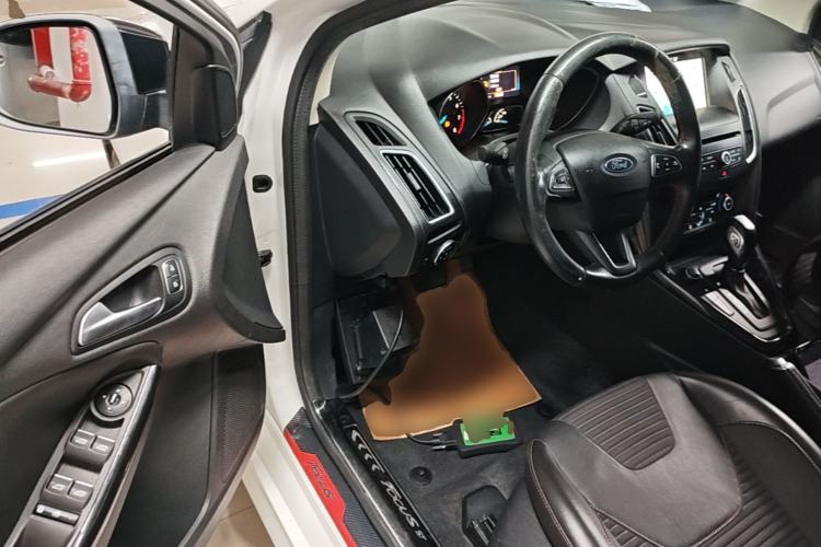 Used Ford Focus 2017 1.5T CTCC White and Black Limited Edition Driver Seat