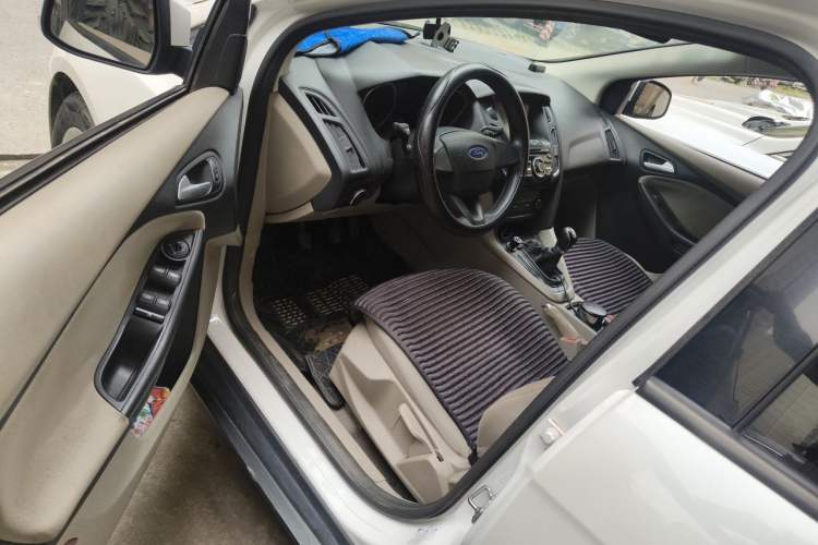 Used Ford Focus 2017 Sedan 1.6L Manual Comfort Plus SmartDrive Edition Driver Seat