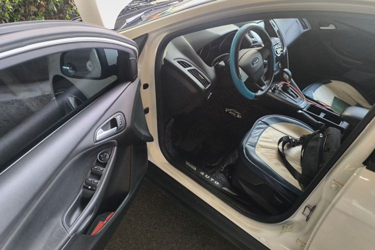Used Ford Focus 2017 Hatchback 1.6L Automatic Comfort Plus SmartDrive Edition Driver Seat