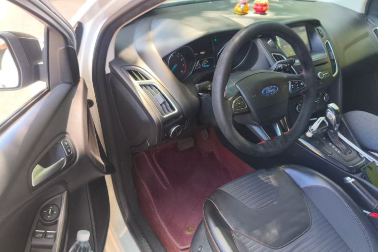 Used Ford Focus 2017 1.5T CTCC White and Black Limited Edition Driver Seat