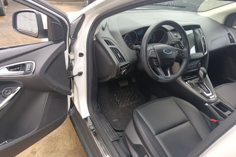 Used Ford Focus 2017 Hatchback 1.6L Automatic Comfort Plus SmartDrive Edition Driver Seat