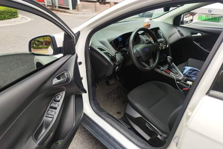 Used Ford Focus 2017 Hatchback 1.6L Automatic Comfort Plus SmartDrive Edition Driver Seat