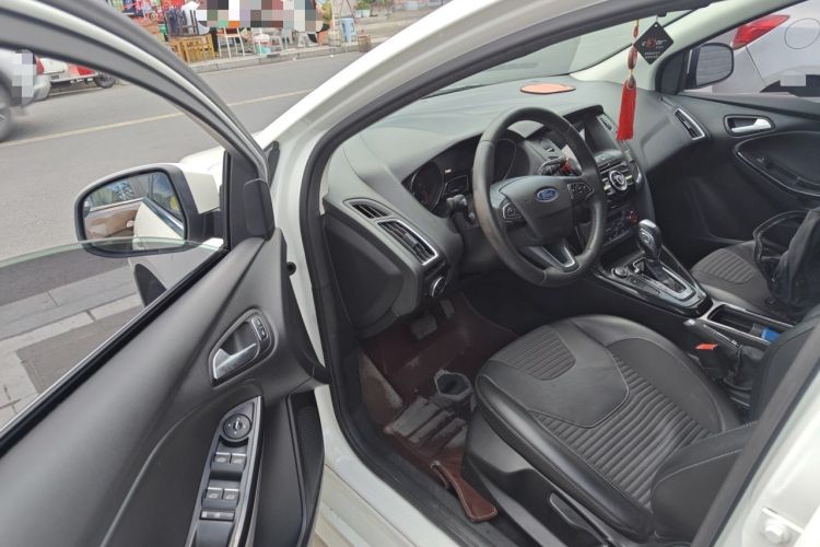 Used Ford Focus 2017 Hatchback EcoBoost 125 Automatic - Ultra-Powerful Style Edition with Smart Drive Features Driver Seat