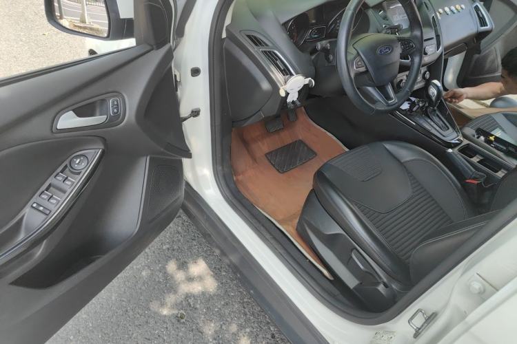 Used Ford Focus 2017 Hatchback EcoBoost 180 Automatic Elite Model Driver Seat