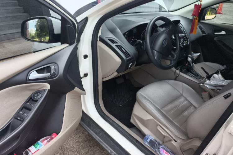 Used Ford Focus 2017 Sedan 1.6L Automatic Comfort Plus SmartDrive Edition Driver Seat