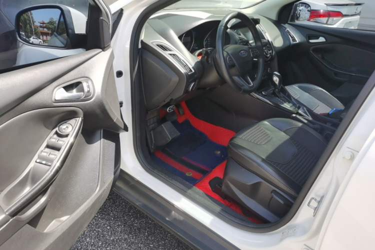 Used Ford Focus 2017 Hatchback 1.6L Automatic Fashion Edition Smart Drive Version Driver Seat