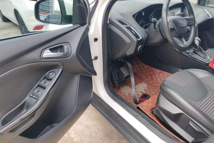 Used Ford Focus 2017 Sedan 1.6L Automatic Fashion Edition Smart Drive Version Driver Seat