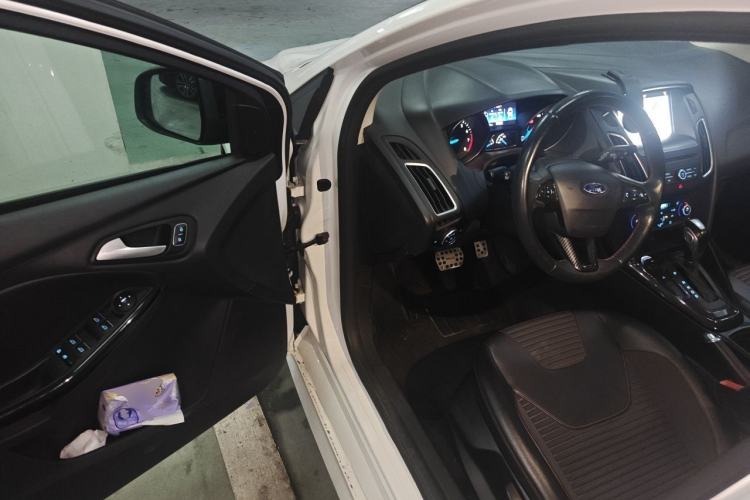 Used Ford Focus 2017 1.5T CTCC White and Black Limited Edition Driver Seat