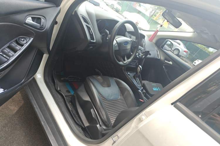 Used Ford Focus 2017 Sedan 1.6L Automatic Fashion Edition Smart Drive Version Driver Seat